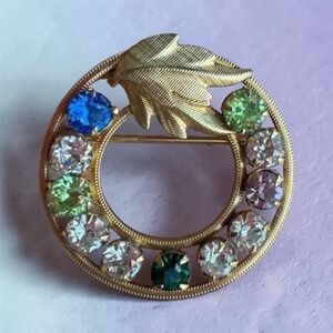 DCE Curtis Signed‎ Vintage Goldtone Wreath Pin Brooch Colored Stones